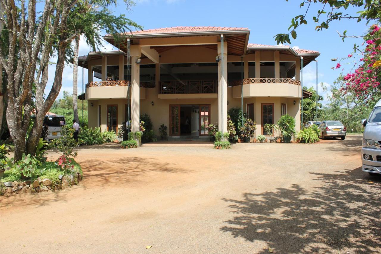 Hibiscus Garden Hotel Tissamaharama Exterior photo
