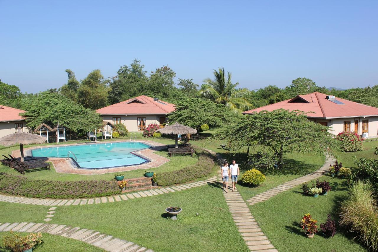 Hibiscus Garden Hotel Tissamaharama Exterior photo