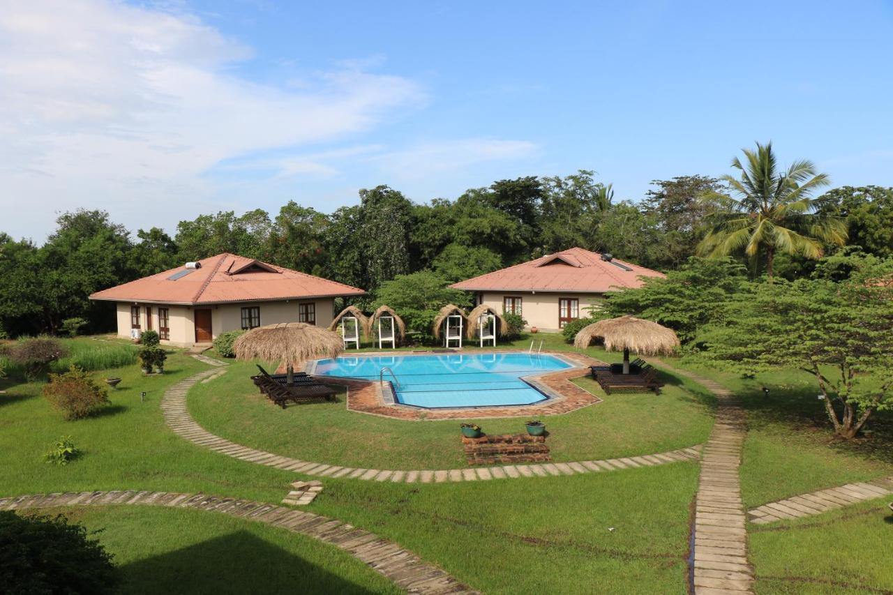 Hibiscus Garden Hotel Tissamaharama Exterior photo